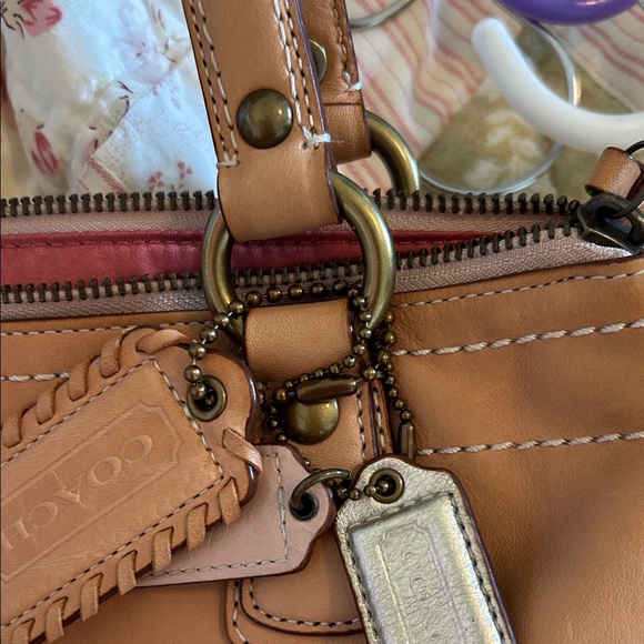 Coach Poppy Whipstich Beige Leather Shoulder Bag - Picture 13 of 16
